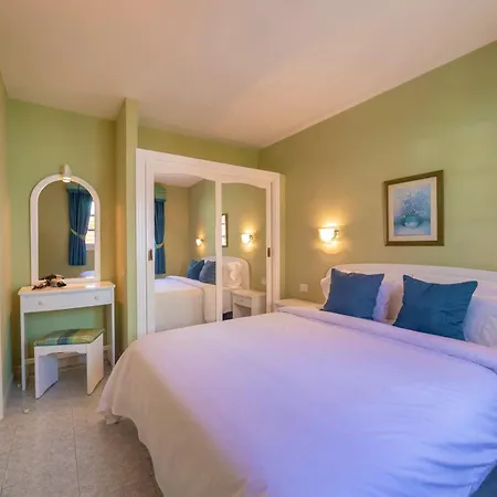 Hotel apartamentowy Club Vista Serena 3*