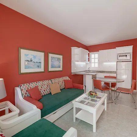 מלון דירות Club Vista Serena 3*